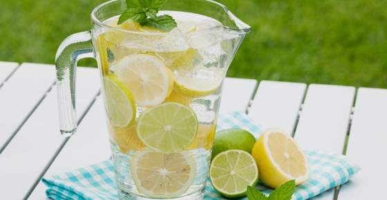 Health Benefits of Lemon Water (Including Detox)