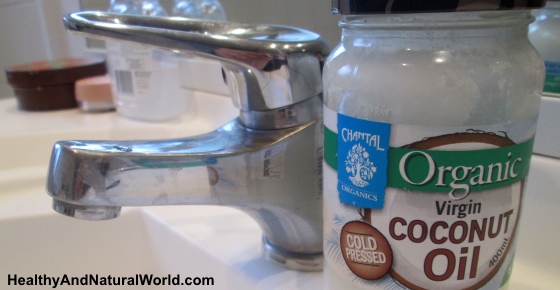 10 Reasons to Keep Coconut Oil in Your Bathroom
