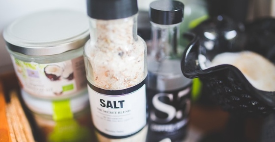 Warning Signs of Consuming Too Much Salt That Most People Ignore