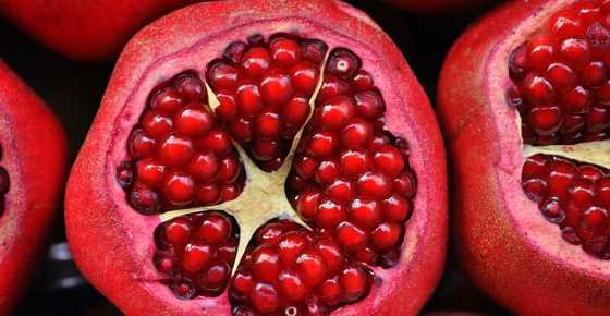 Proven Health Benefits of Pomegranate (Fruit, Juice, Seeds)